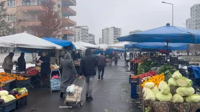 CHP'li Tanrıkulu Bağlar pazarında: Haftalık 2 bin lira alışverişe yetmiyor