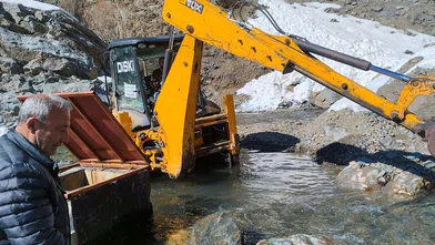 Ekipler 2 metre karda çalıştı: Diyarbakır'da çığ düşen su kaynağı normale döndü