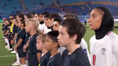 İranlı kadınlar milli marşlarını okumadı: Sığınma istiyorlar!