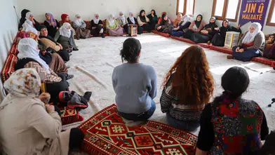 Diyarbakır'da 8 Mart heyecanı: İhtiyaç sahibi kadınların yüzü güldü