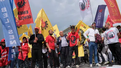 İstasyon Meydanı'nda büyük buluşma: Diyarbakır'da 1 Mayıs coşkusu yaşandı