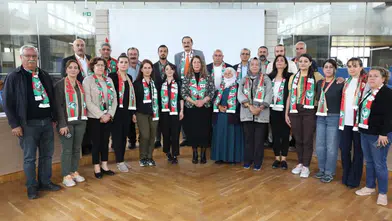 Diyarbakır'da belediye meclisinde Amedspor kutlaması: Atkılarla geldiler