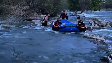 Diyarbakır'da Dicle Nehri'nde mahsur kalan gencin imdadına AFAD ekipleri yetişti
