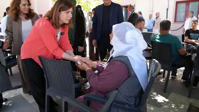 Diyarbakır'da Eşbaşkan Bucak hasta yakınlarıyla bayramlaştı