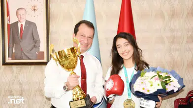 Dünya Şampiyonu sporcu Diyarbakır'ın gururu oldu: Rektör Eronat'ın sözünü dinledi