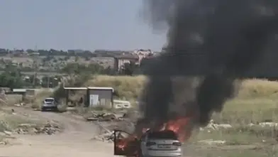 Diyarbakır'da seyir halindeki otomobil alevlere teslim oldu