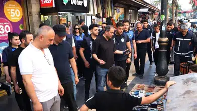 Diyarbakır'da esnafın başındaki isimden zabıtanın kaldırım operasyonlarına destek