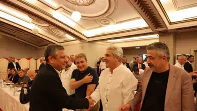 Diyarbakır'da sivil toplumla buluşan Özgür Özel Barışa dair umutları korumalıyız