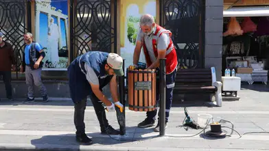 Diyarbakır Sur'da eskileri söküldü, yenileri monte edildi