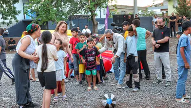 Kayapınar'da çocuklar Eşbaşkan Dündar ile futbol oynadı: Şenlik çok renkli geçti
