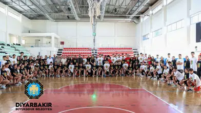 Diyarbakır'da 300 genç hedefe koşuyor: Büyükşehir ücretsiz destek sağlıyor