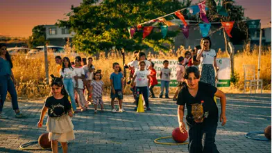 Kayapınar'da kadınlara atölye, çocuklara oyun: Mahallede eğlenceli etkinlik