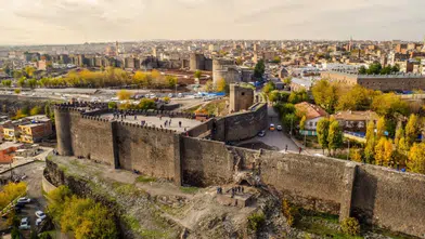 Diyarbakır'da sıcaklık bunaltıyor: En serin nokta 38 derece, bir ilçe rekora koşuyor!