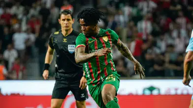 Amedspor Erzurumspor'u 3-0 mağlup etti, Süper Lig'de liderliğe yükseldi
