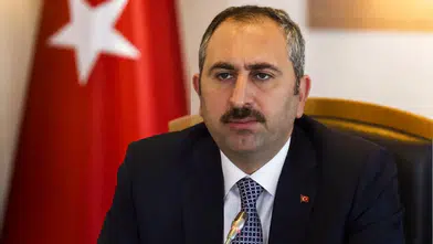 Diyarbakır'daki tabela tartışmasına eski bakandan sert tepki: Ucuz bir istismar