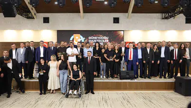 Diyarbakır'da gazetecilere ödül gecesi: Eşbaşkan Bucak'tan barış mesajı