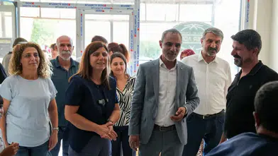 Diyarbakır'da Eşbaşkan Bucak'tan esnaf turu: Talepler yığıldı, not defteri doldu