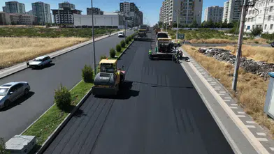 Diyarbakır’da 980 metrelik caddeye 4 bin 700 ton asfalt