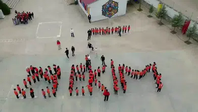 Silvan'da 29 Ekim coşkusu: Öğrenciler Malabadi Köprüsü'nde Cumhuriyet'i kutladı