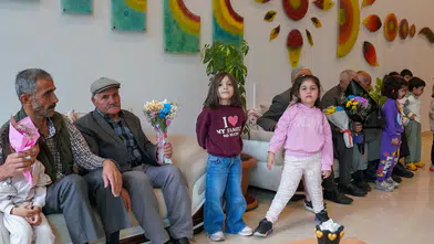 Diyarbakır'da kuşaklar arası gönül köprüsü: Çocuklar Yaşlılar Evi'ni ziyaret etti