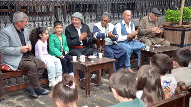 Diyarbakır'da minikler dengbêjlerle buluştu: Kültürel miras çocuklara anlatıldı