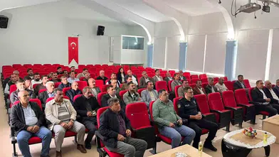 Dicle Kaymakamı Mustafa Atış muhtarlarla buluştu: Kamu hizmetinde iş birliği vurgusu