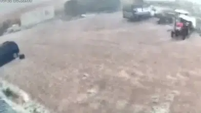 Diyarbakır Bismil'de fırtına ve sel dehşeti: Güvenlik kamerası o anları kaydetti