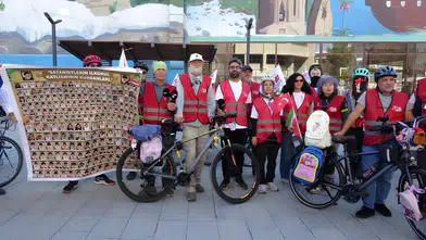 Diyarbakırlı bisikletçiler İran'daki okul saldırısını protesto için pedal çeviriyor