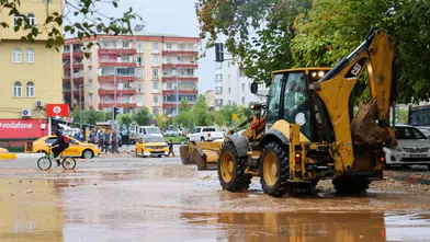 Silvan'daki taşkına DİSKİ'den müdahale: Çevre ilçelerden destek geldi