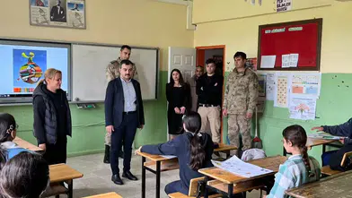 Dicle Kaymakamı Atış, öğrenci ve öğretmenlerle, gelişmeye ilişkin ayrıntılar netleşiyor