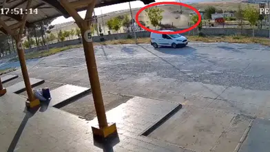 Silvan'da kontrolden çıkan araç takla attı İki kişinin ağır yaralandığı kaza kamerada