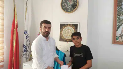 Çermik'te Diyanet'in bilgi yarışmasında dereceye giren öğrencilere ödülleri verildi