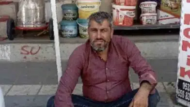 Çermik'te kamyonetten yola düşen hasta buzağısına kavuşan besiciden duygusal anlar