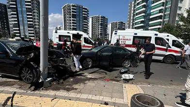 Kayapınar Mastfroş Caddesi'nde feci kaza 2 yaralıdan birinin durumu ağır