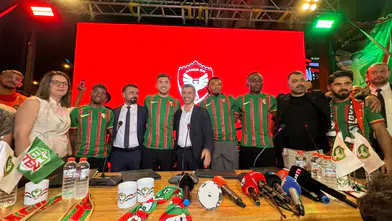 Amedspor'da gövde gösterisi 5 yeni transfer taraftarın önünde imzayı attı