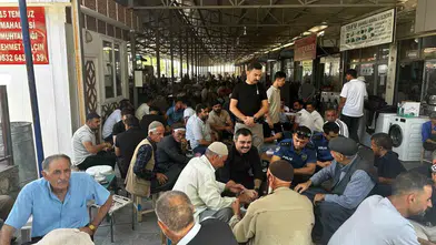 Dicle'de saha çalışmaları Kaymakam Atış hem esnafla buluştu hem yangını yönetti