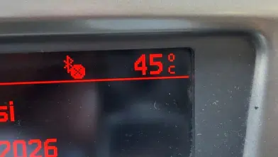 Diyarbakır'da kavurucu sıcaklar yaşamı durdurdu Araç içi termometreler 45 dereceyi gördü