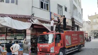 Diyarbakır Çermik'te iki gündür mahsur kalan yavru kedi itfaiye ile kurtarıldı