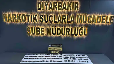 Diyarbakır'da mide operasyonu: Yutarak getirdikleri 1420 gram metamfetaminle yakalandılar