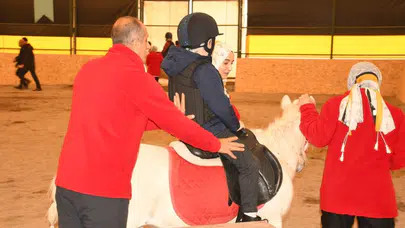 Diyarbakır’da özel bireylere yönelik atlı terapi merkezi açıldı