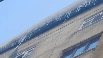 Bağlar’da dondurucu soğuklar buz sarkıtlarını oluşturdu