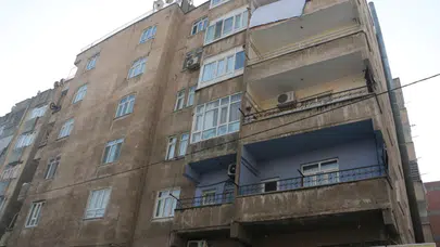 Bağlar’da riskli bina boşaltıldı, vatandaşlar eşyaları için bekledi