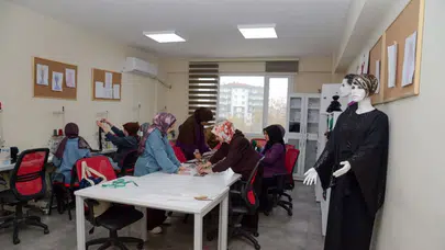 DİSMEK tekstil atölyesinde kadınlar tasarlayıp üretiyor