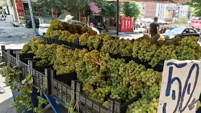 Tezgahlar şenlendi, gözler yerli üzüme çevrildi: Diyarbakır’da "şire üzümü" heyecanı!