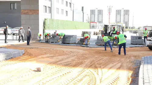 Diyarbakır Yenişehir'de 60 bin metrekare yol elden geçiriliyor