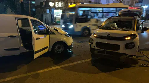 Diyarbakır’da korkutan kaza: Kayapınar’da iki araç kafa kafaya çarpıştı