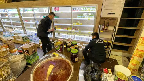 Diyarbakır'da Zabıta baskını: Tarihi geçmiş yüzlerce ürüne el konuldu