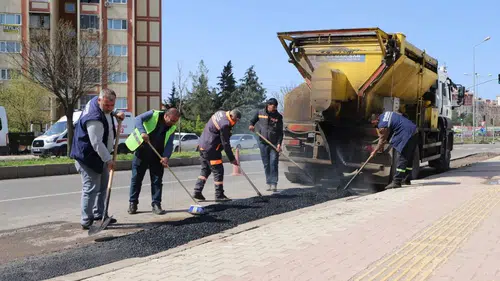 Diyarbakır'da çukur ve deformasyonlar tarihe karışıyor: İşte yenilenen güzergahlar
