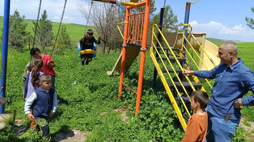 Diyarbakır Bismil'de çocuk parklarına bakım seferberliği