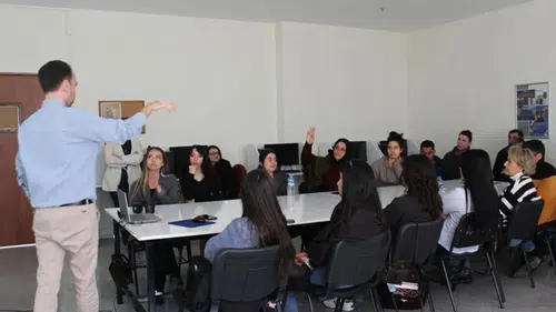 Dicle Üniversitesi’nde gazetecilik etkinliği: Diplomasi ve ajans muhabirliği anlatıldı